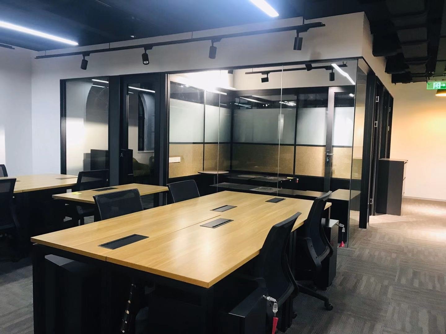 浦东新区陆家嘴金融街区出租260平米带装修家具办公室