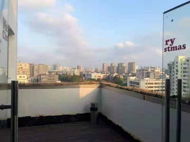 闵行区虹桥德必易园出租185平米带遗留装修办公室