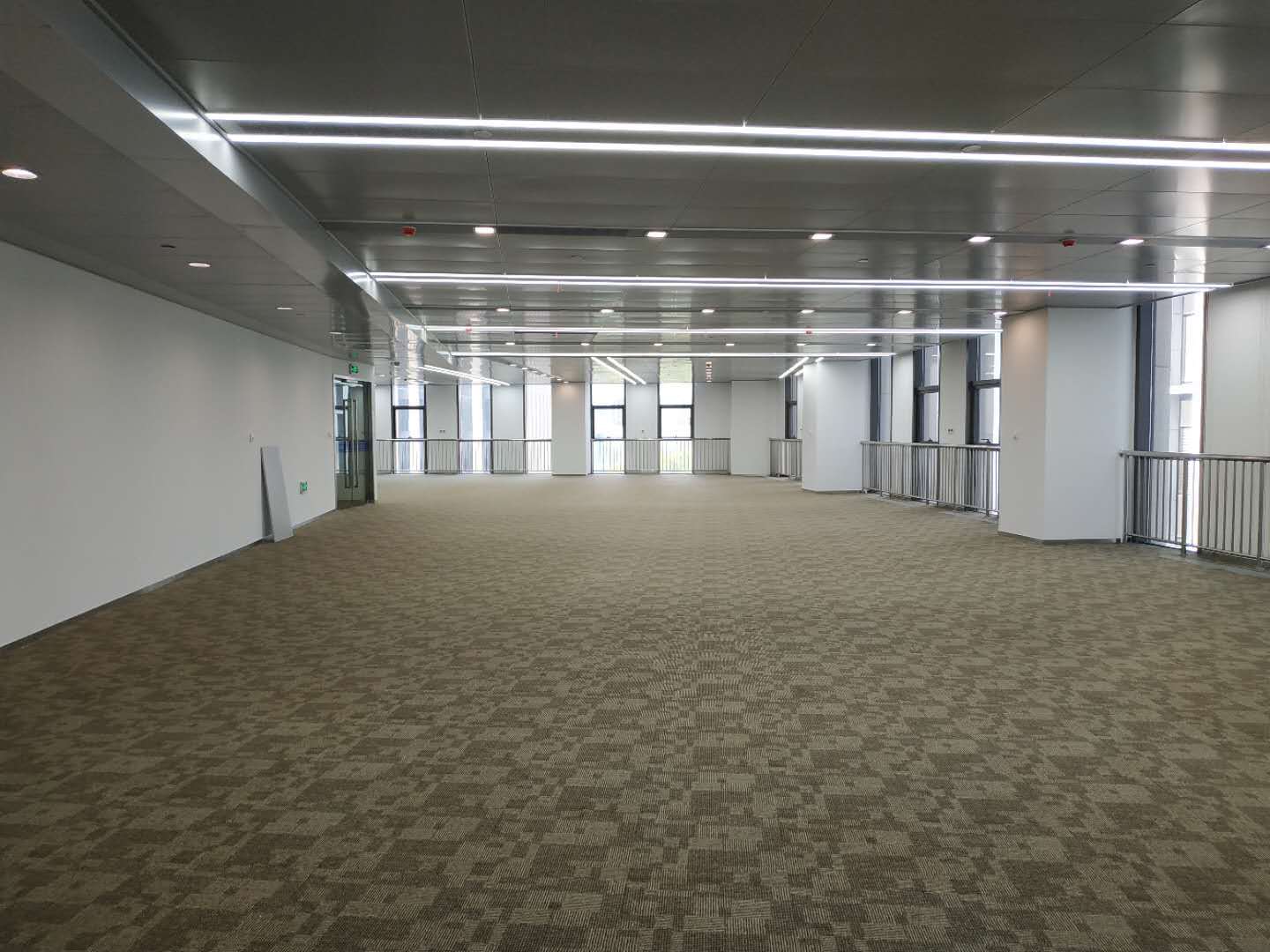 浦东新区中铝大厦出租318平米标准交付办公室