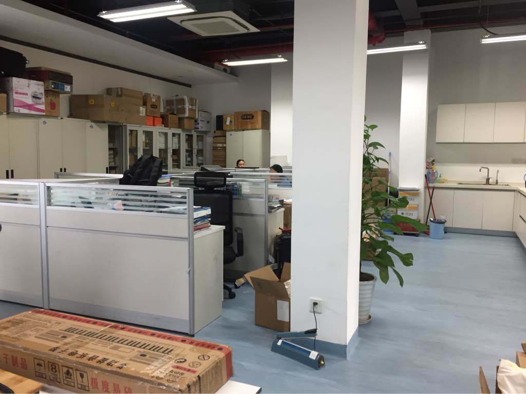 浦东新区景瑞张江中心出租582平米带遗留装修办公室