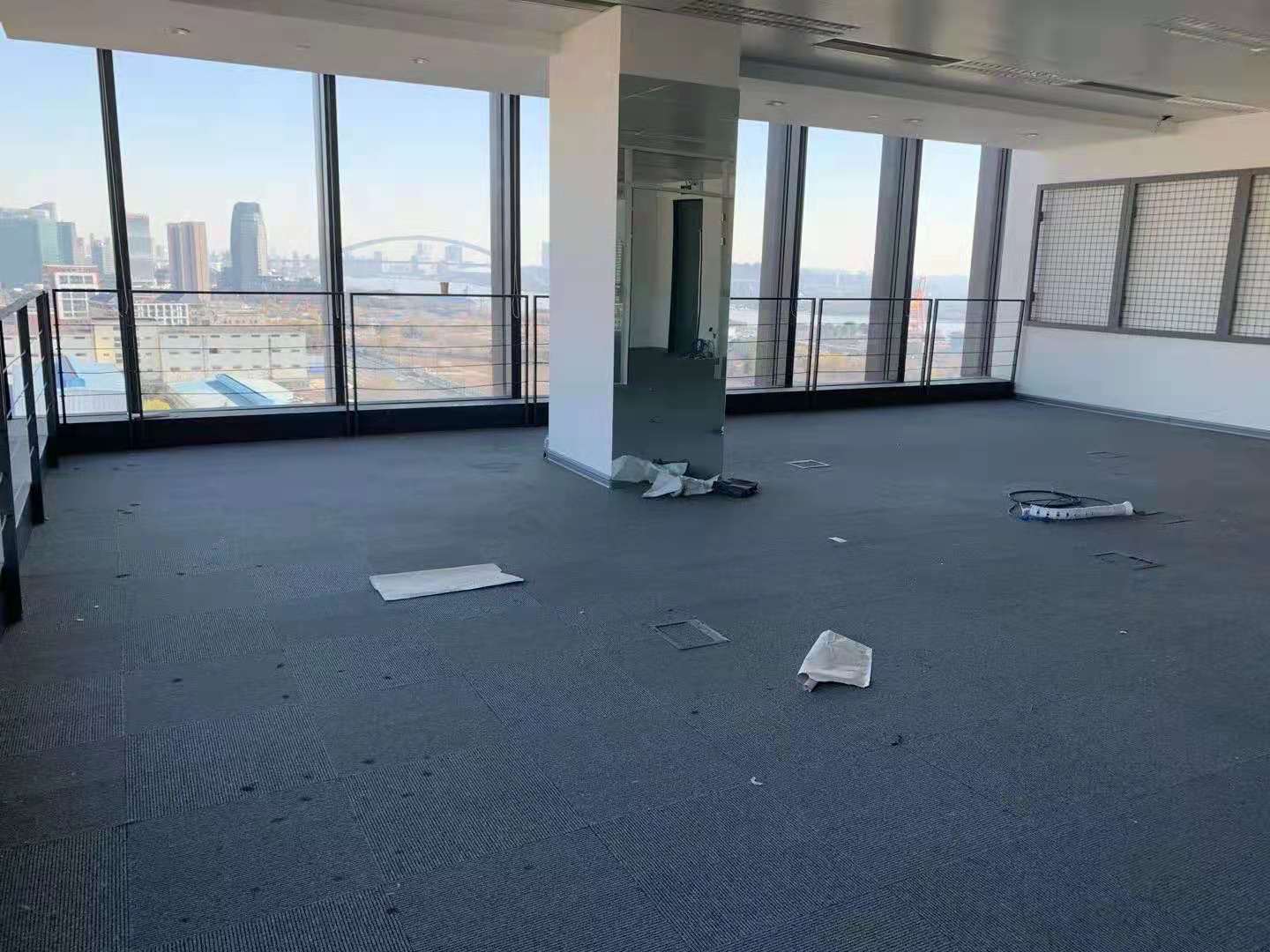 徐汇区上海绿地中心一期出租183平米带遗留装修办公室