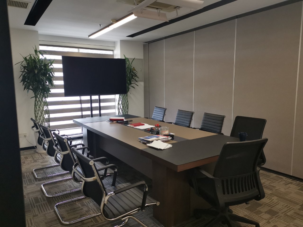浦东新区张江微电子港出租586平米带遗留装修办公室