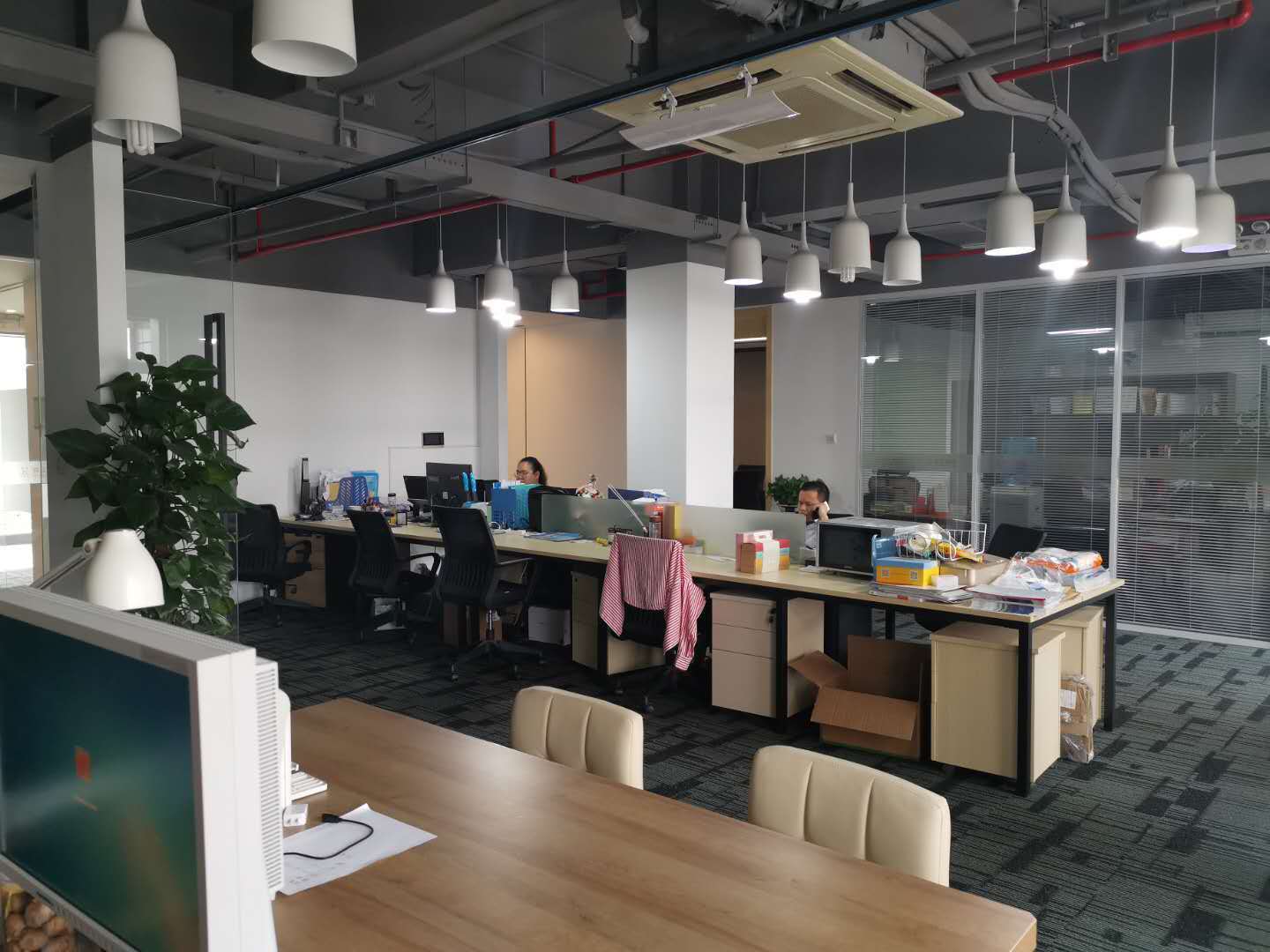 浦东新区张江微电子港出租586平米带遗留装修办公室