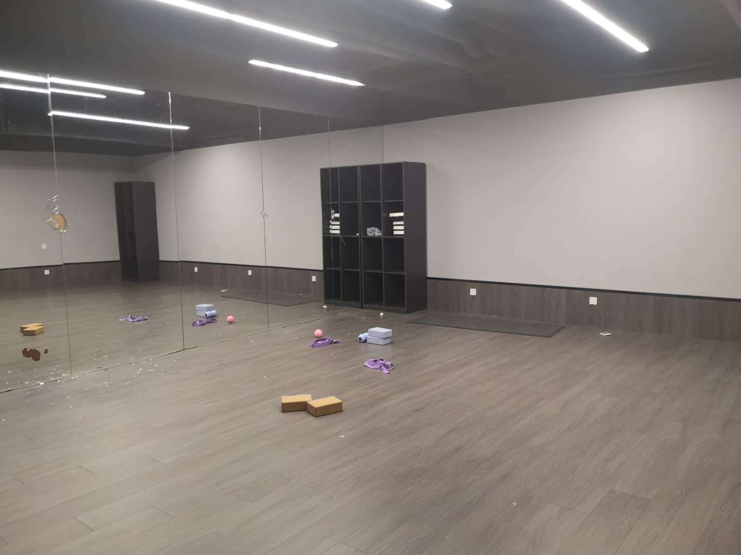 徐汇区锦和越界X2创意空间出租704平米带遗留装修办公室