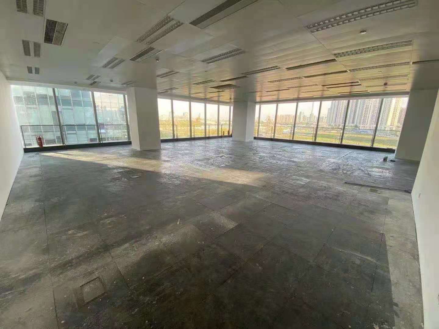 徐汇区上海绿地中心一期出租103平米标准交付办公室