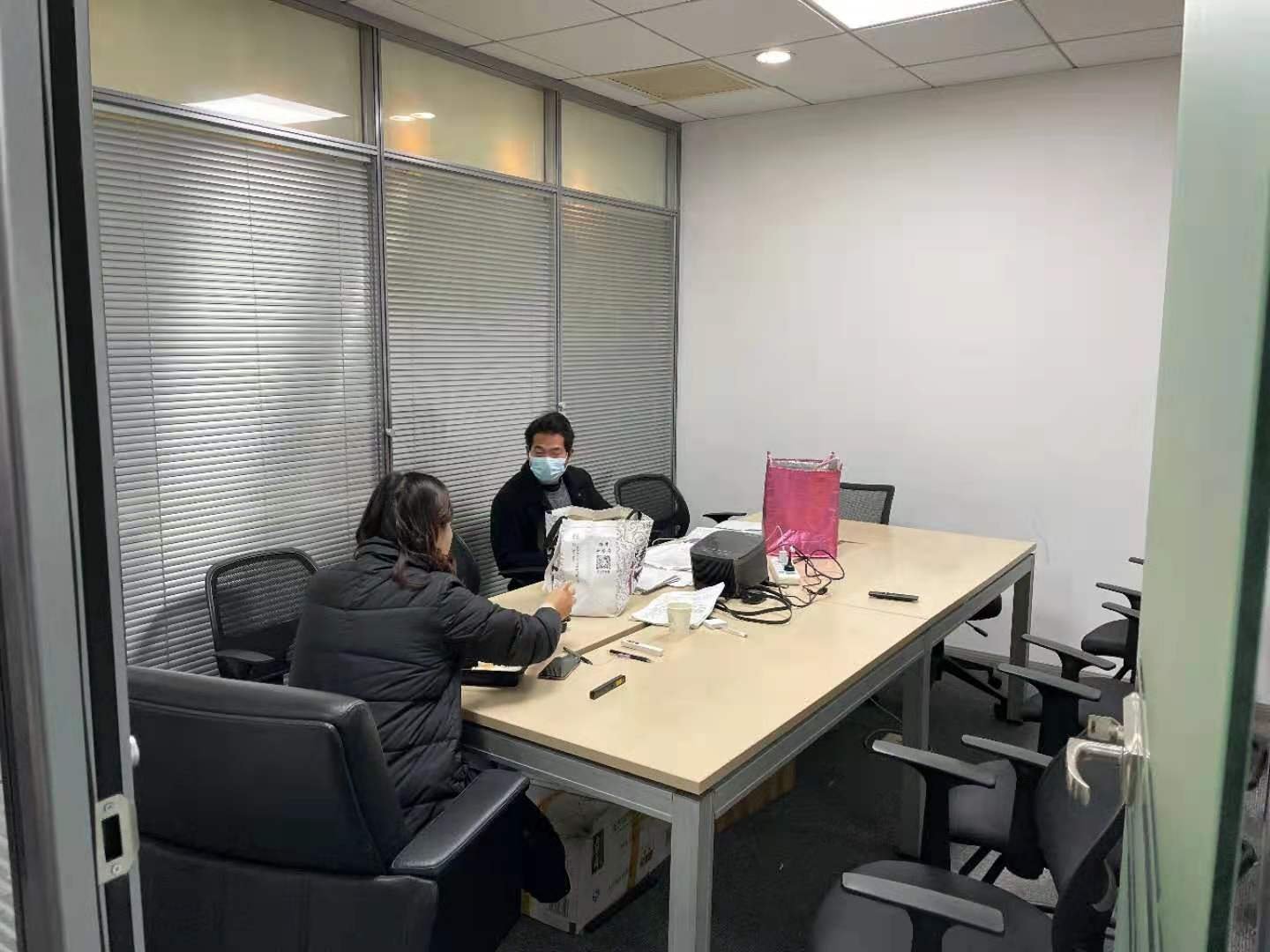 普陀区中一国际商务大厦出租134平米带装修家具办公室