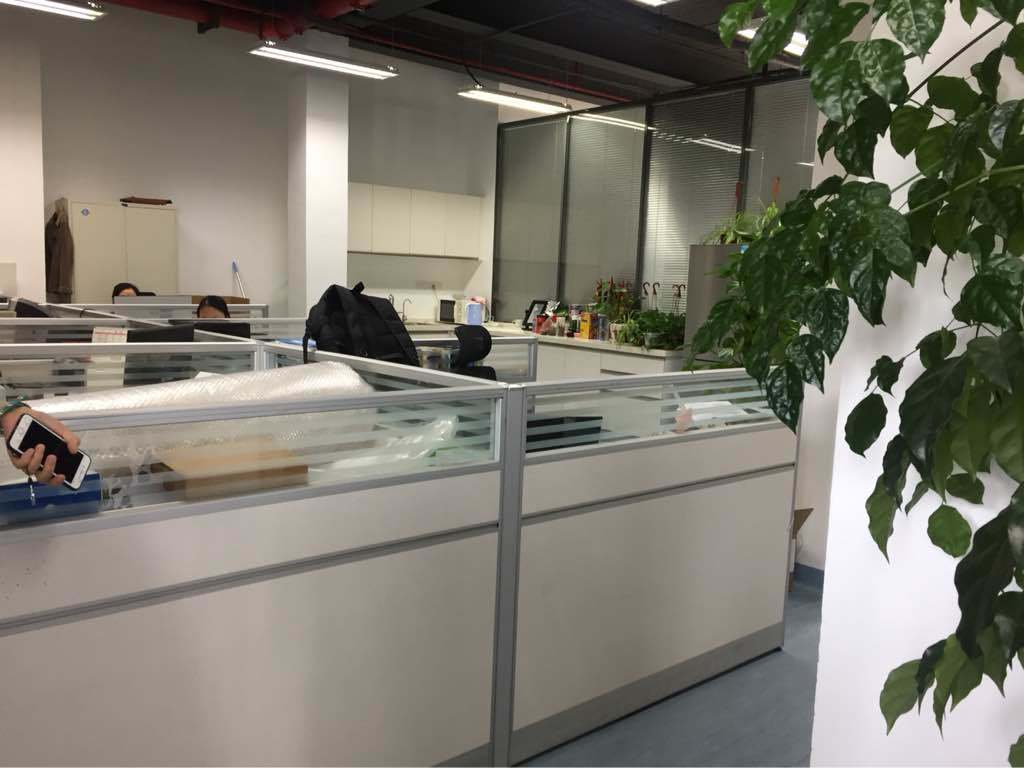 浦东新区景瑞张江中心出租582平米带遗留装修办公室