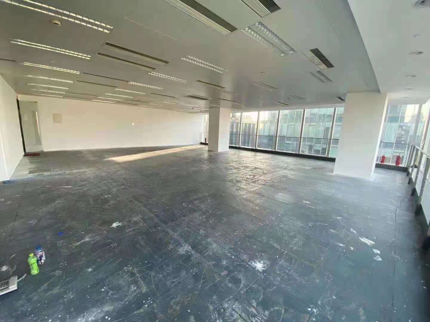 徐汇区上海绿地中心一期出租1203平米标准交付办公室