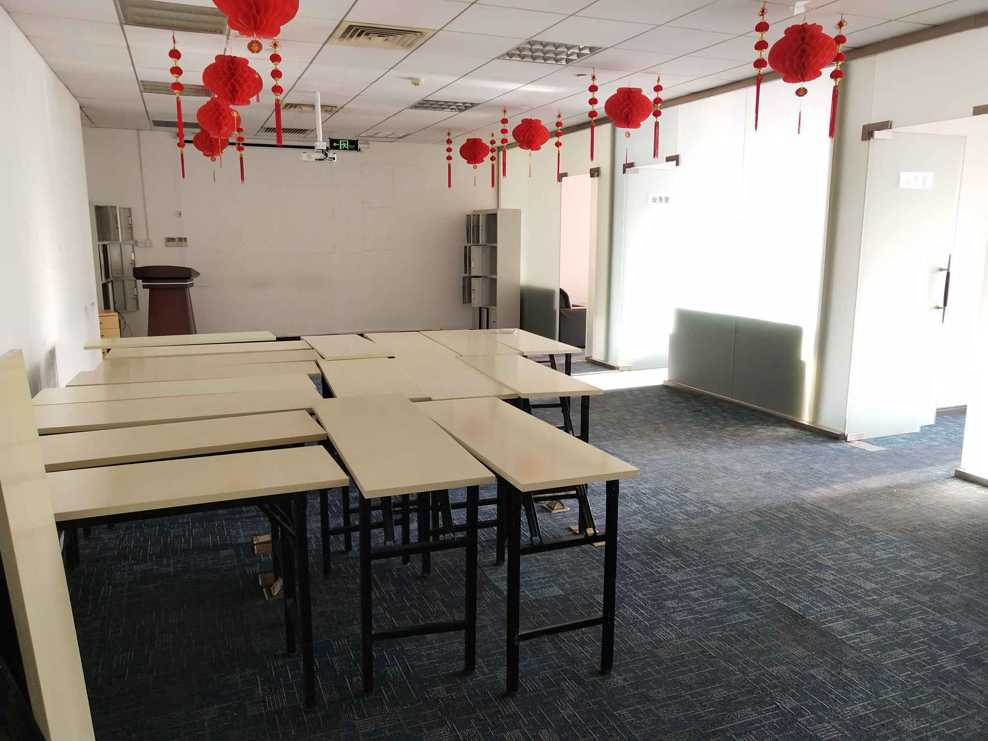 普陀区中一国际商务大厦出租244平米带装修家具办公室