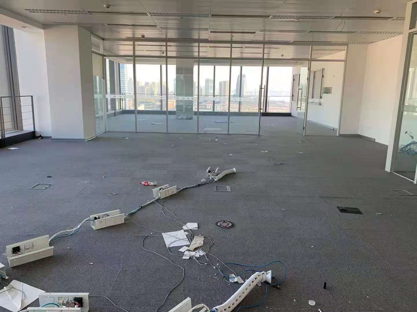 徐汇区上海绿地中心一期出租183平米带遗留装修办公室