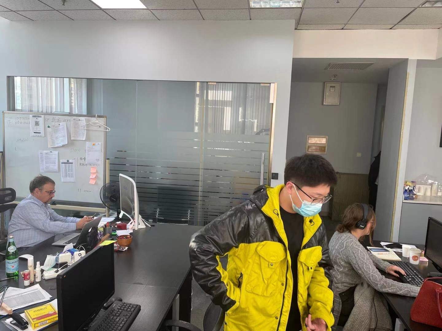 浦东新区中融国际商城出租102平米带遗留装修办公室