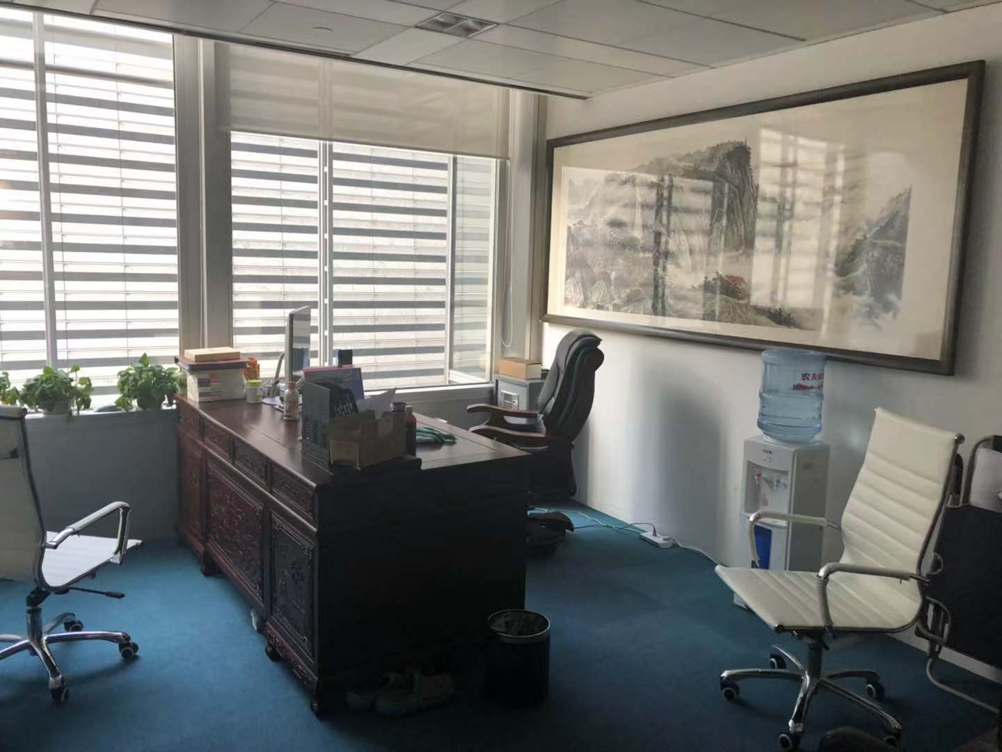 浦东新区金茂大厦出租105平米带装修家具办公室