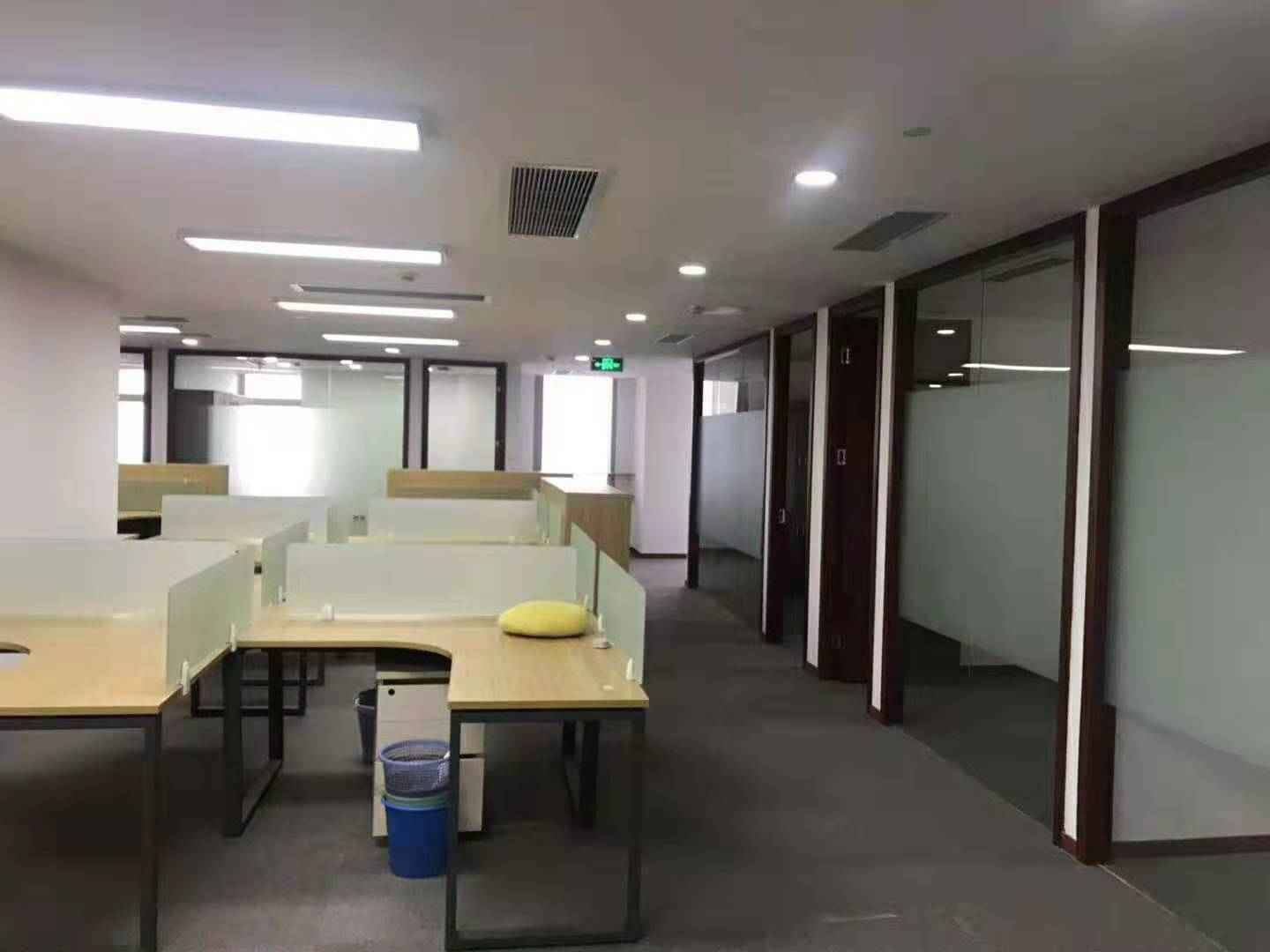 浦东新区国家开发银行大厦出租152平米带装修家具办公室