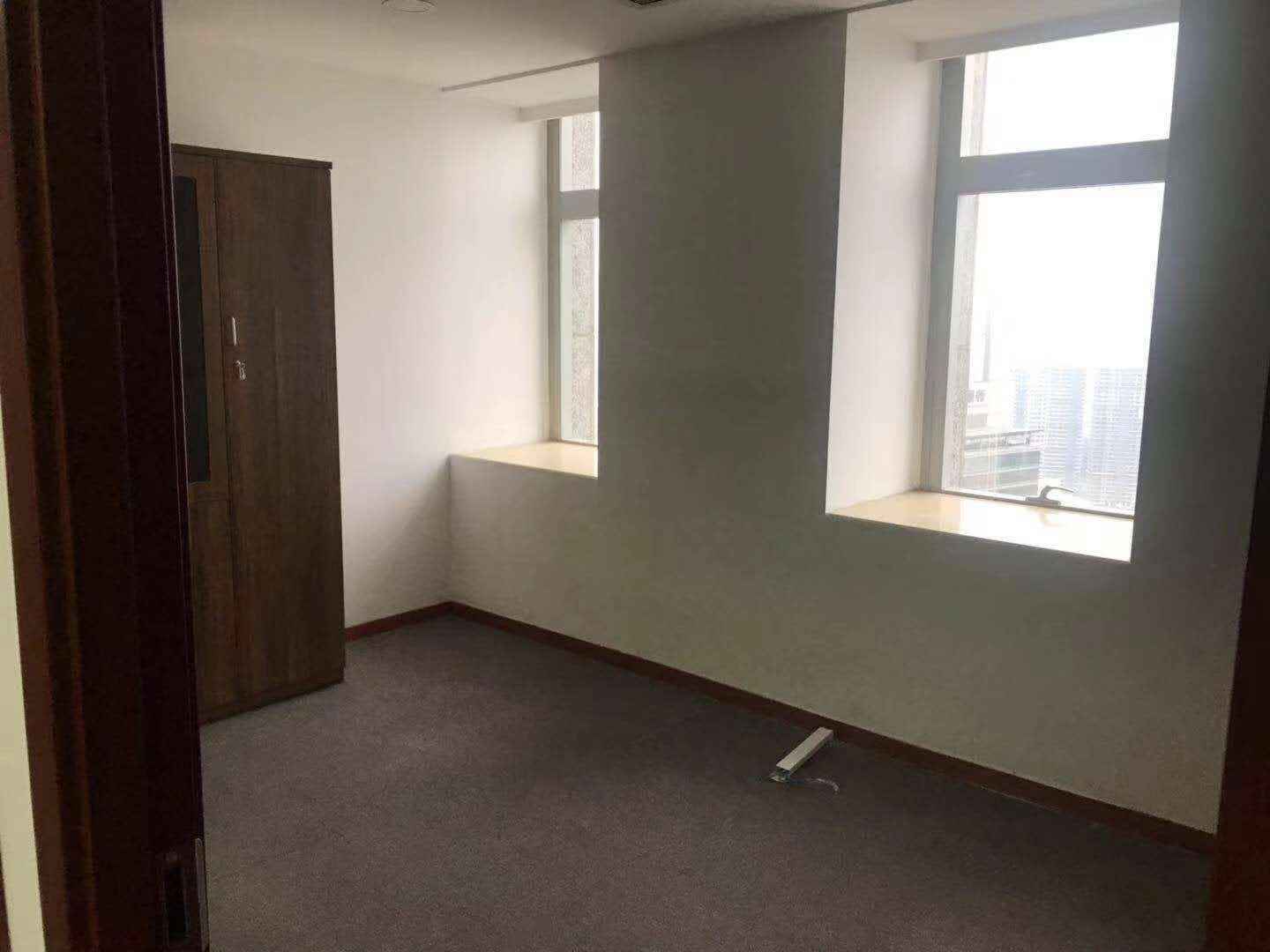 浦东新区国家开发银行大厦出租592平米带遗留装修办公室