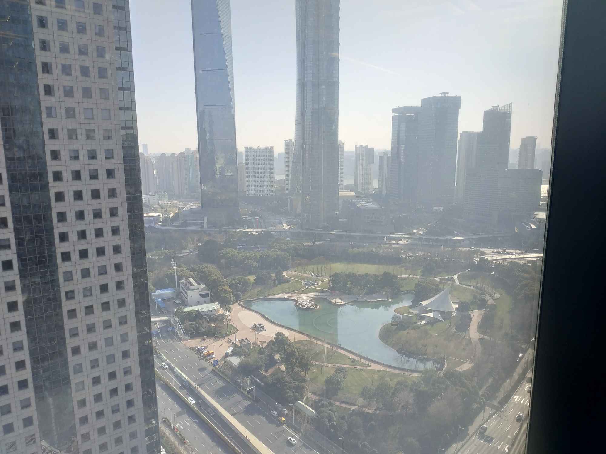浦东新区时代金融中心出租142平米带装修家具办公室