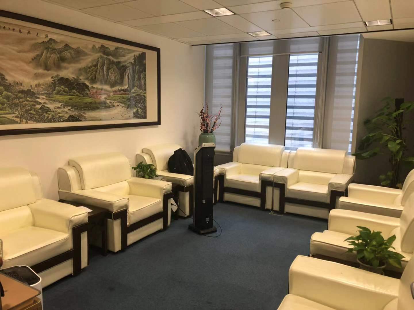 浦东新区金茂大厦出租105平米带装修家具办公室