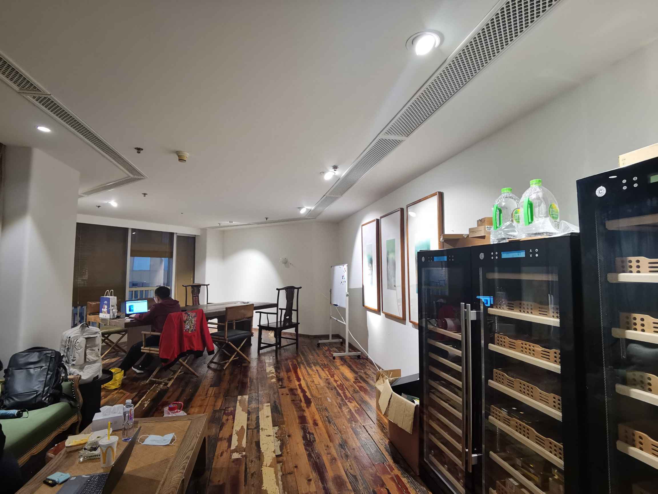 浦东新区华能联合大厦出租695平米带遗留装修办公室