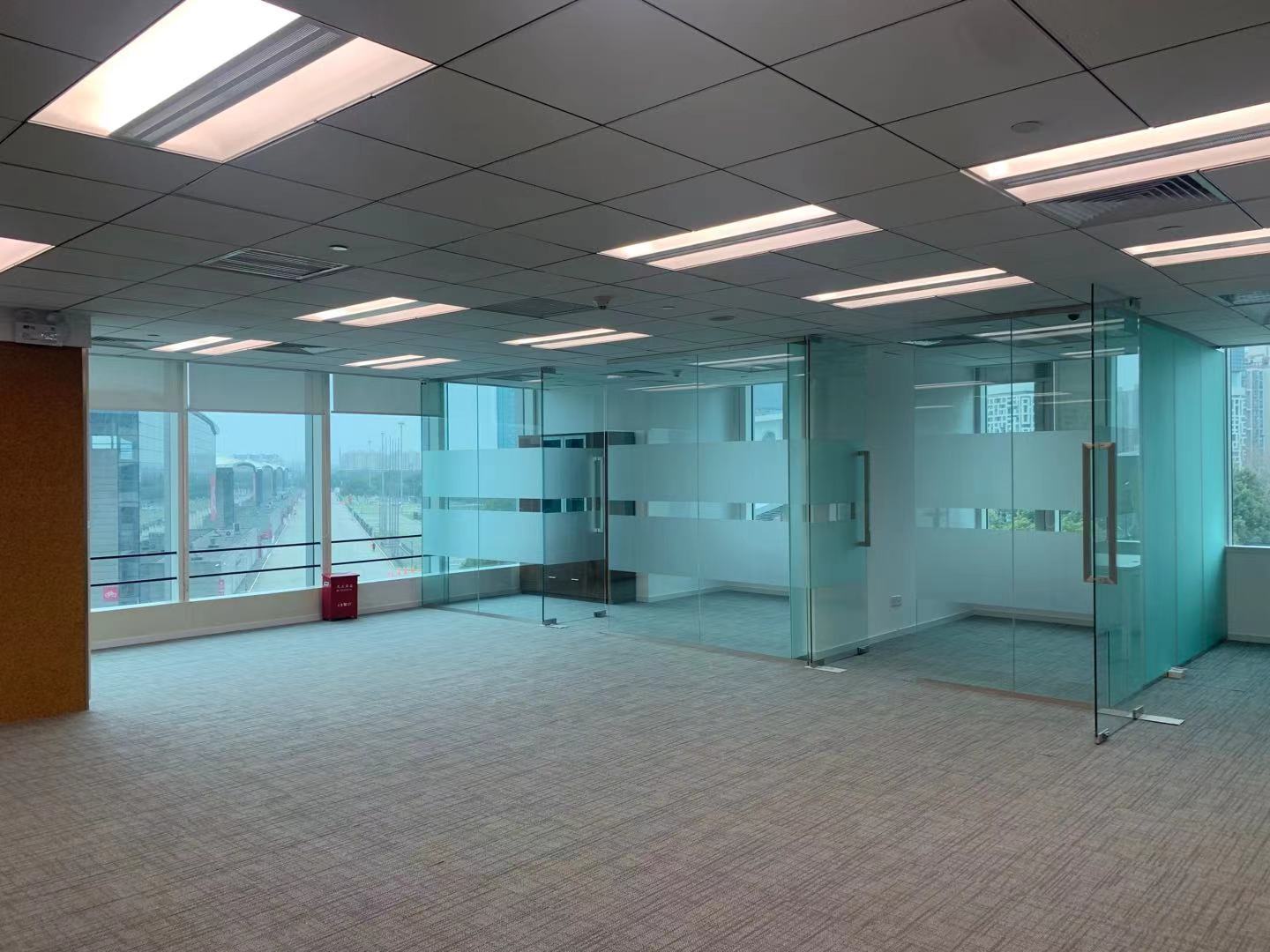 浦东新区浦东嘉里城出租576平米带遗留装修办公室