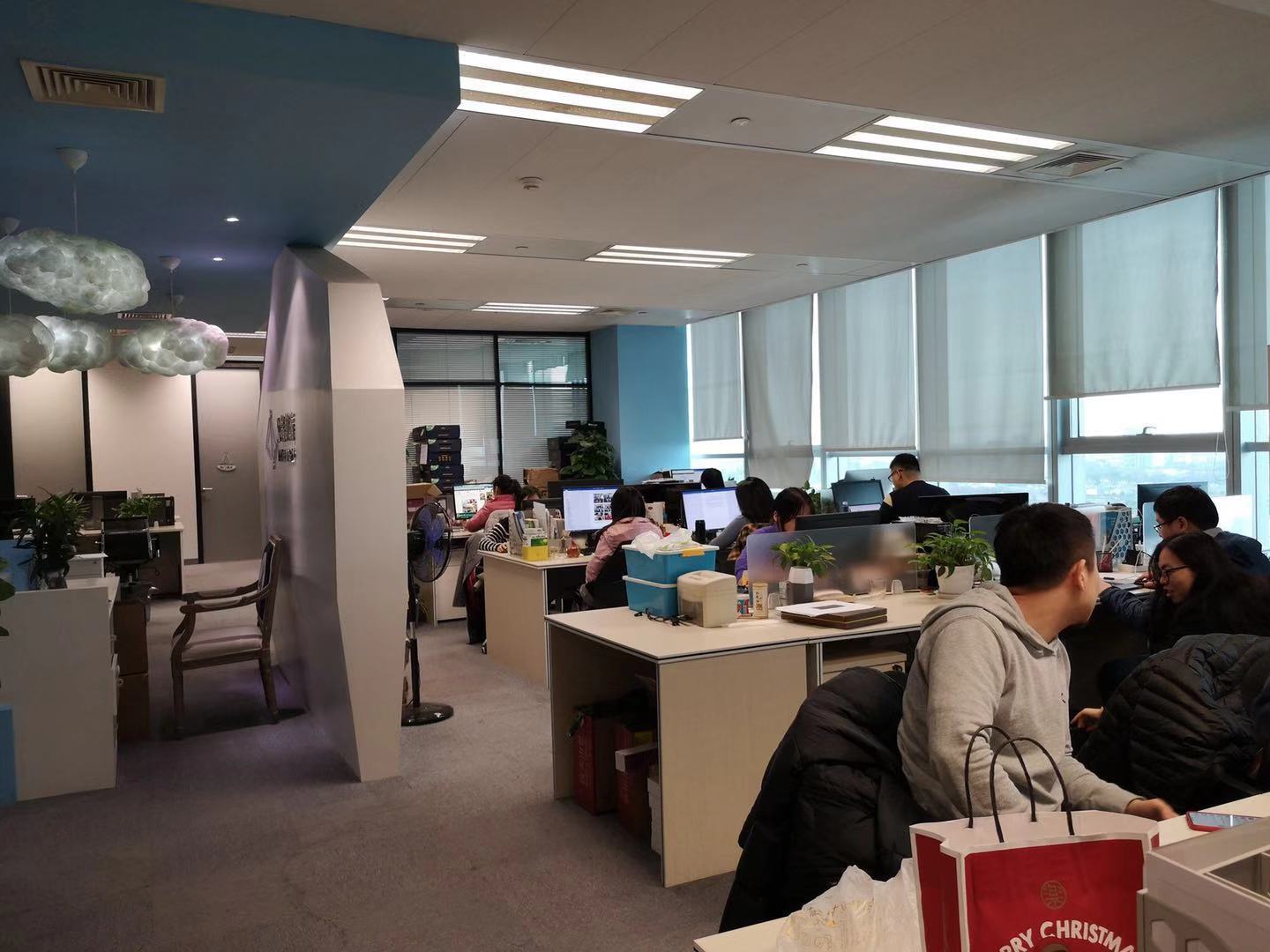 浦东新区永达国际大厦出租266平米带装修家具办公室