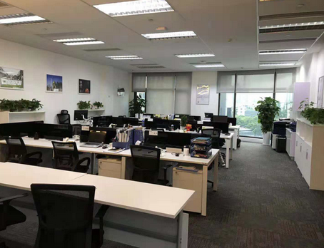 浦东新区中港汇浦东出租582平米带遗留装修办公室