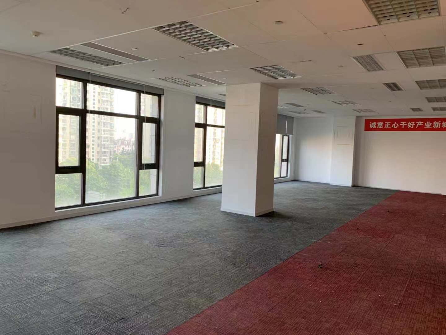 浦东新区中港汇浦东出租82平米标准交付办公室