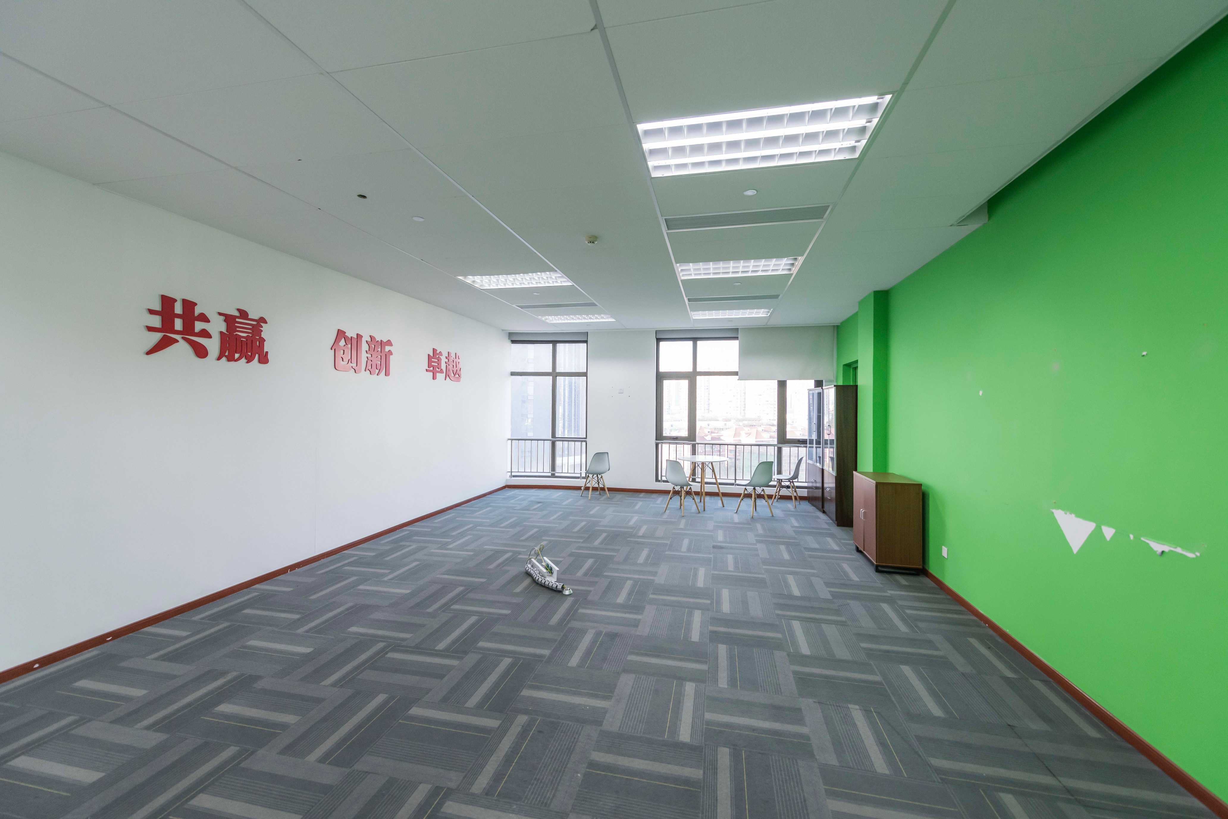 浦东新区中港汇浦东出租442平米带装修家具办公室