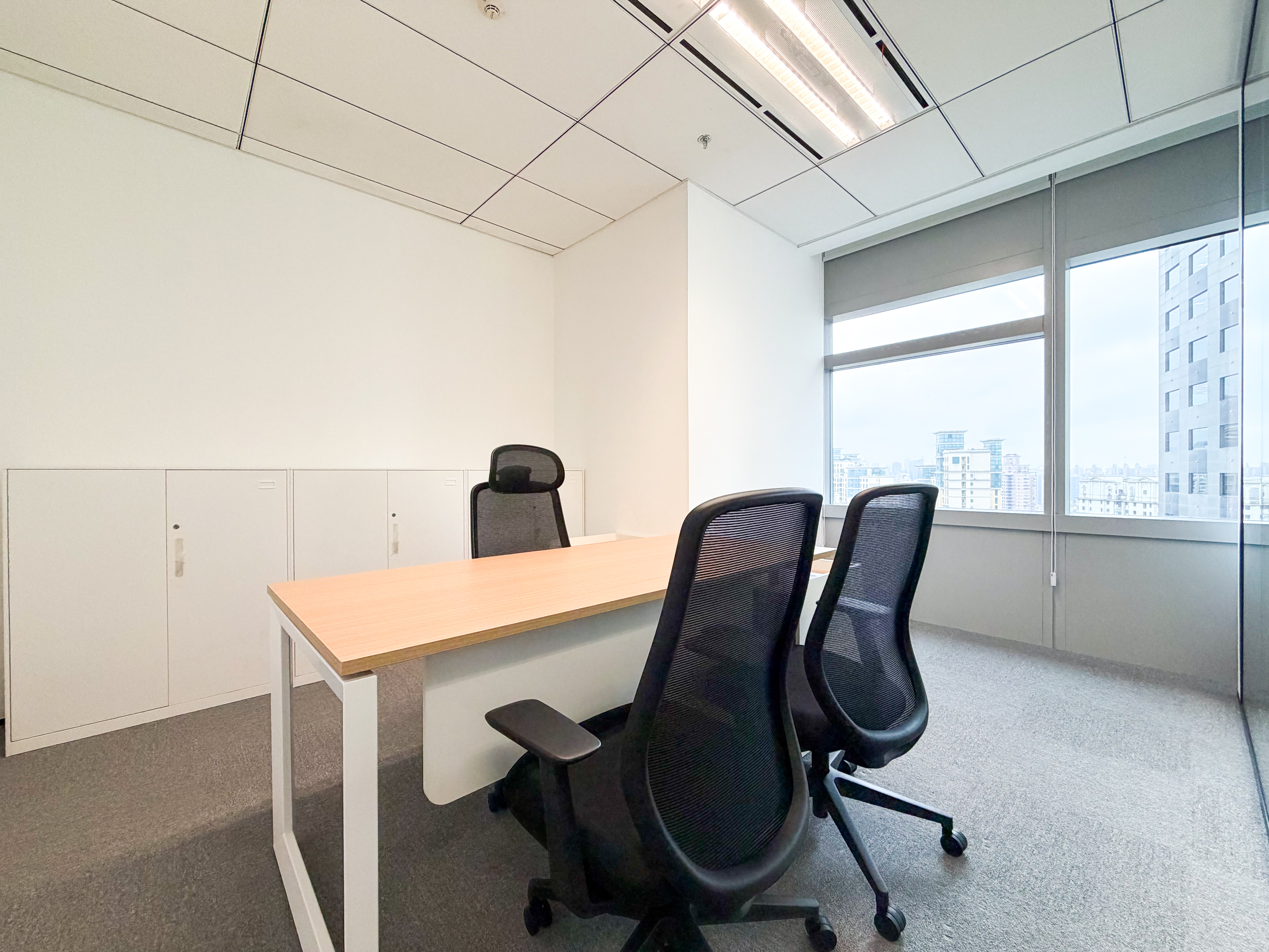 上海长宁来福士广场出租精装修带家具440平，全新精装修出租