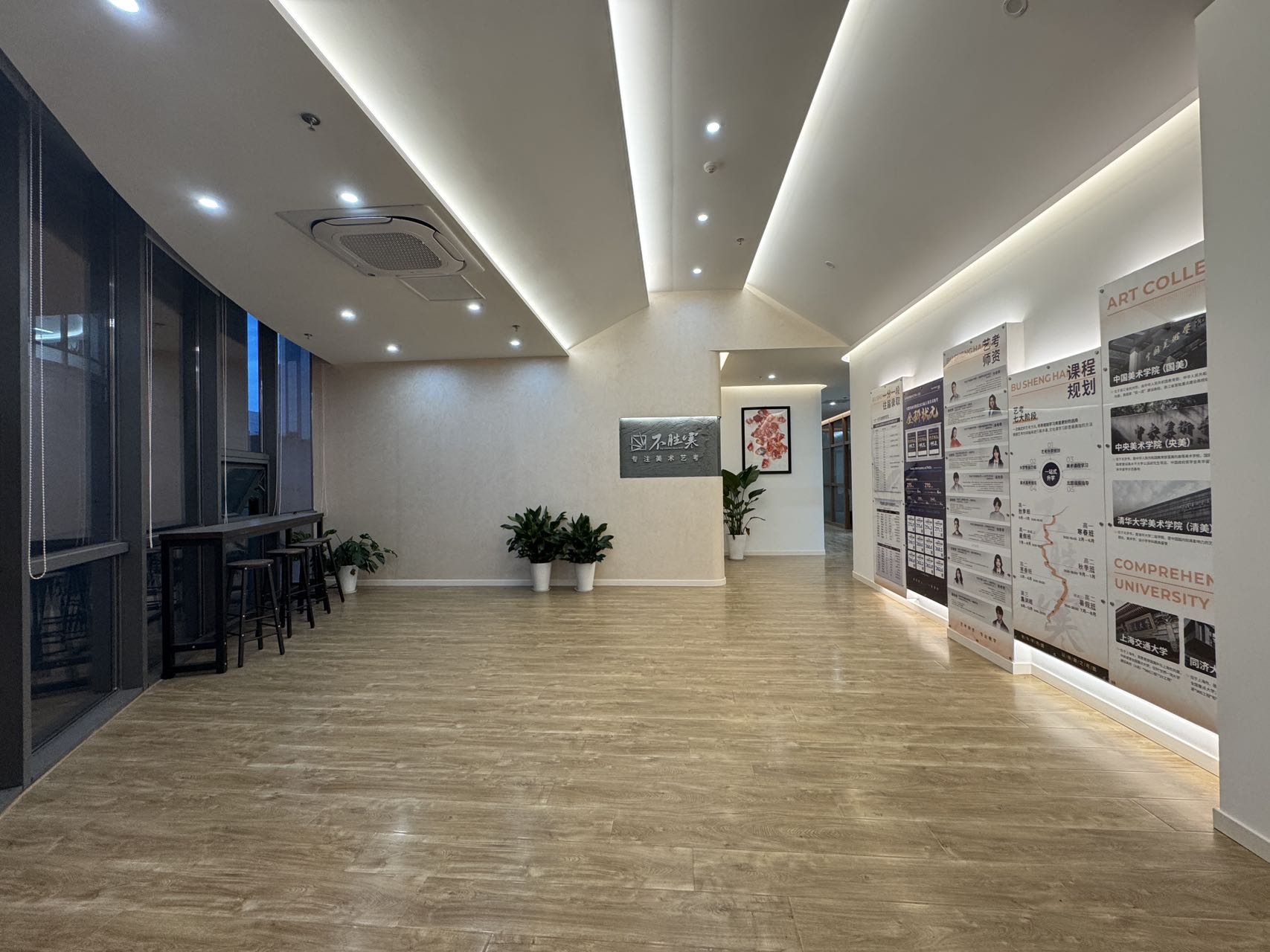 徐汇日月光出租630平,精装修不带家具，不限制行业，商业产权