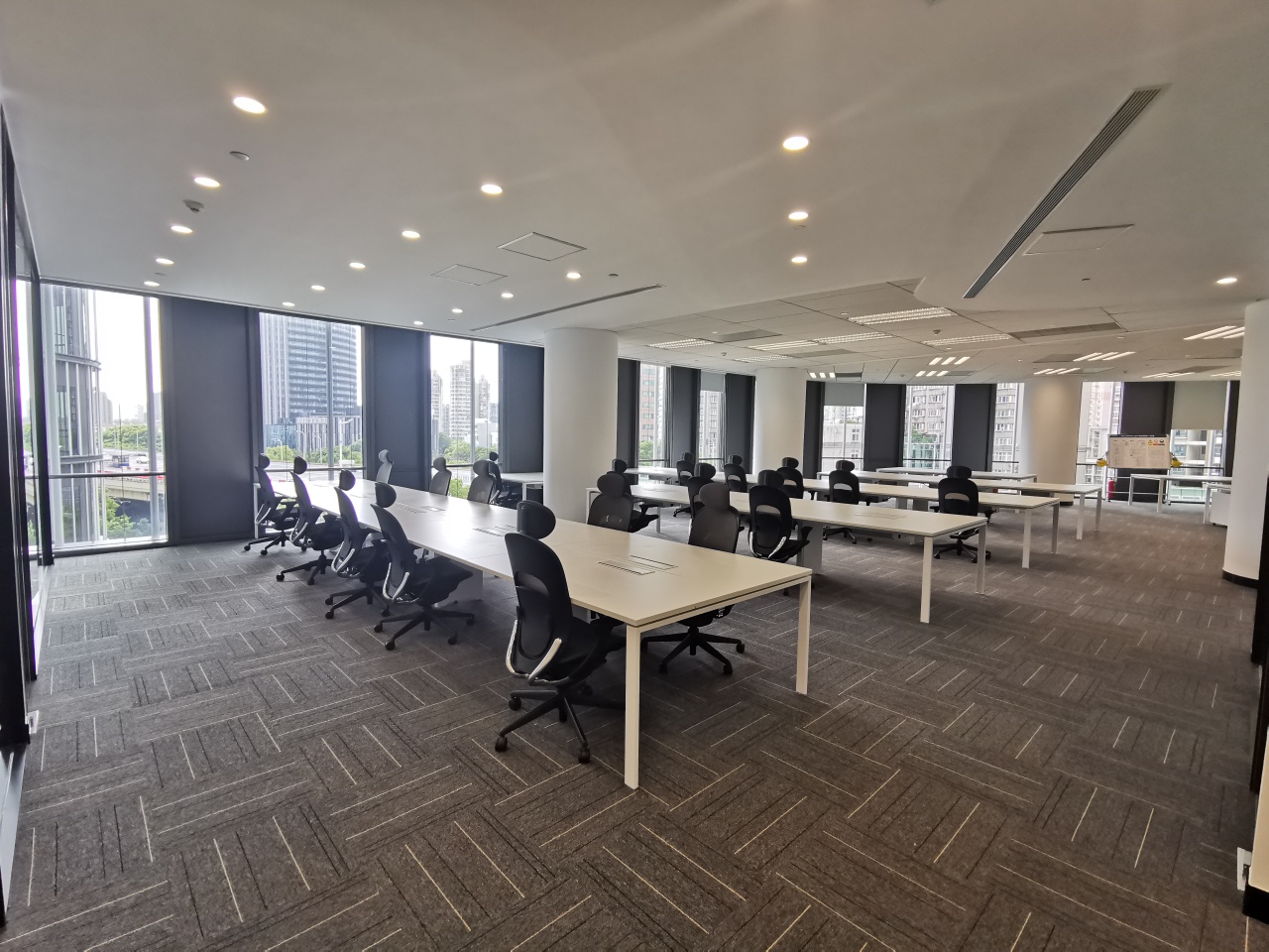 徐汇万科二期G座出租750平，带装修办公室出租，精装修带家具也可定制装修出租