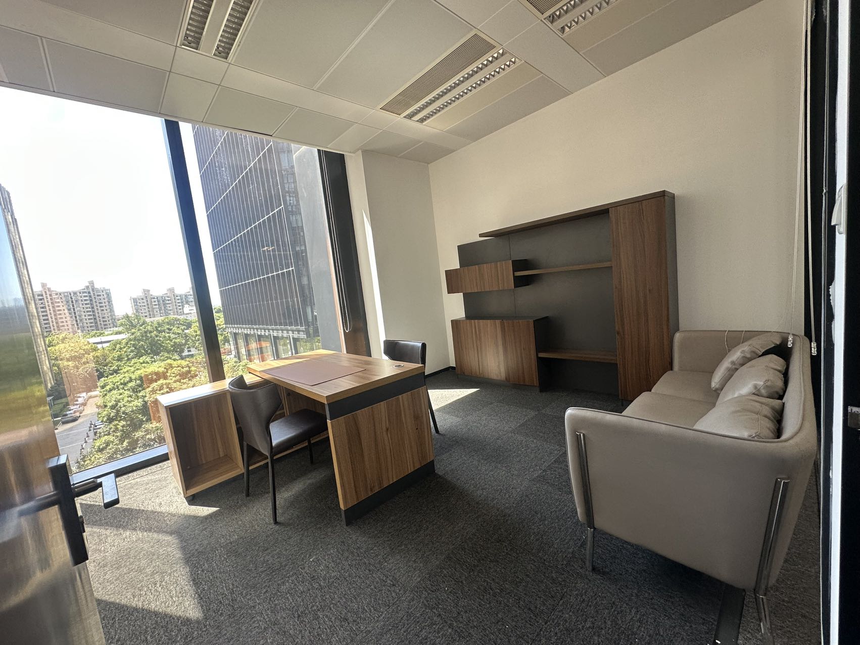国网智能大厦出租440平带装修，可配家具，带装修家具出租